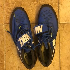 Boys Throwing shoes size 12